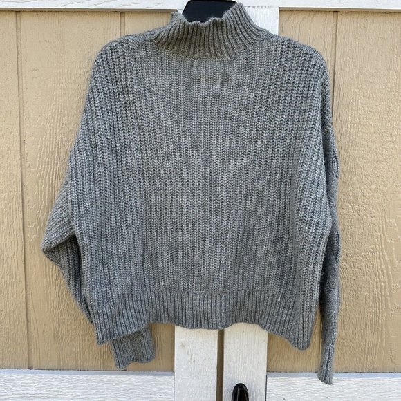 Elizabeth And James Gray Cable Knit Braided Chunky Turtleneck Sweater Size Large - Picture 3 of 6